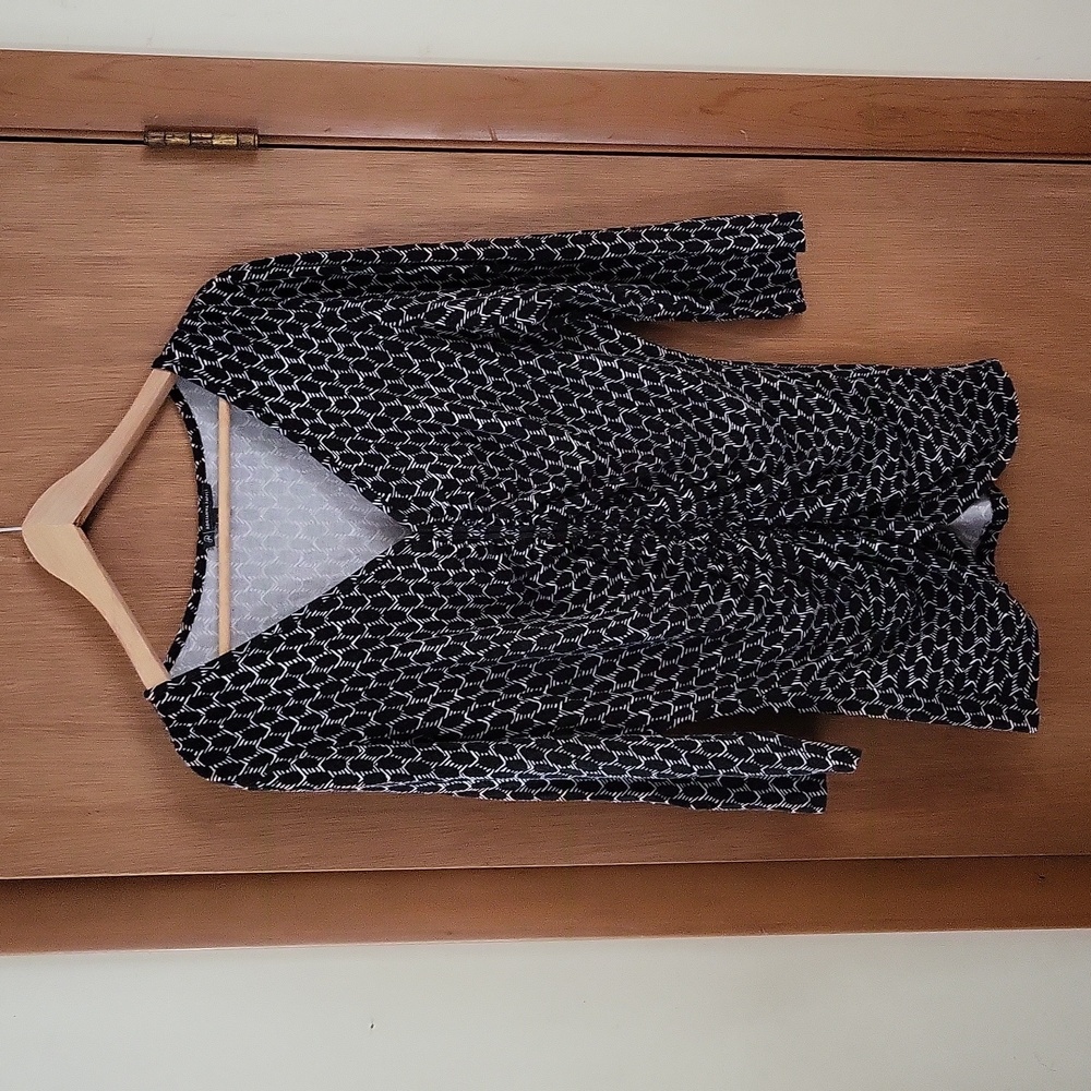Black and white jersey cotton women's top by Adrianna Papell